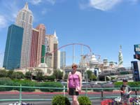 18-Mommy_and_Kenny_in_front_of_New_York_New_York-Kenny_didn't_want_to_cooperate