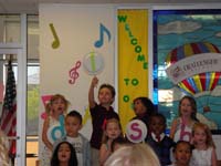 13-Kenny_holds_up_the_'I'_when_singing_'Blending_Polka'
