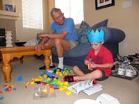 20-Kenny_likes_building_things_using_the_instructions