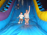 05-Kenny_and_Mommy_like_the_slide