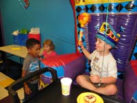 39-kids_like_having_Kenny_bang_their_head_with_the_scepter