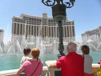 18-Kenny_Mommy_Grandpa_Duke_Grammy_walking_Bellagio_Fountains