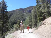 12-Poppy_and_Kenny_on_the_trail-Kenny's_dragging