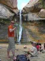 23-having_lunch_enjoying_the_waterfall