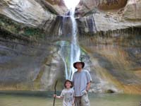 24-Daddy_and_Kenny_with_the_waterfall
