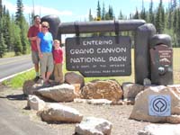 01-family_at_entrance_to_Grand_Canyon_North_Rim
