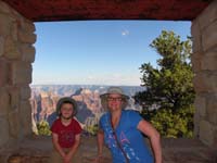 07-Kenny_and_Mommy_with_a_window_to_the_Grand_Canyon