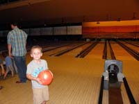 01-Kenny_bowling_at_Red_Red_Station_Casino_for_Kadence's_3rd_birthday_party