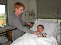 06-Mommy_feeds_Kenny_a_popsicle