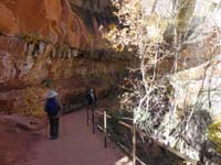 37-hiking_into_the_hanging_garden_area_of_Lower_Emerald_Pools