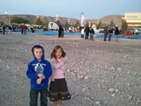 01-Kenny_and_Sierra-Sierra_is_a_chilly-Joel_didn't_send_her_with_a_jacket