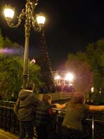 17-Baba_and_Kenny_waiting_for_the_Christmas_tree_to_be_lit