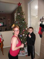 02-Mommy_and_Kenny_with_their_Christmas_tree