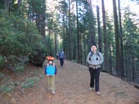 05-family_on_the_trail