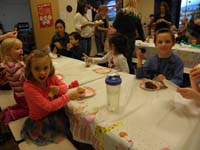 51-time_to_eat_again-Zoe_and_Kenny