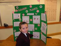06-Kenny_points_to_his_drawing
