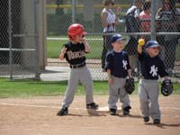 23-Kenny_on_first_base