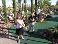 01-putt-putt_fun_with_Toby_and_Sierra