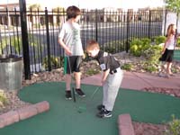 05-Kenny's_time_to_putt_again