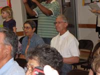 22-Baba_and_Poppy_enjoy_the_performance