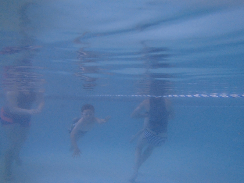 42-Kenny_swimming