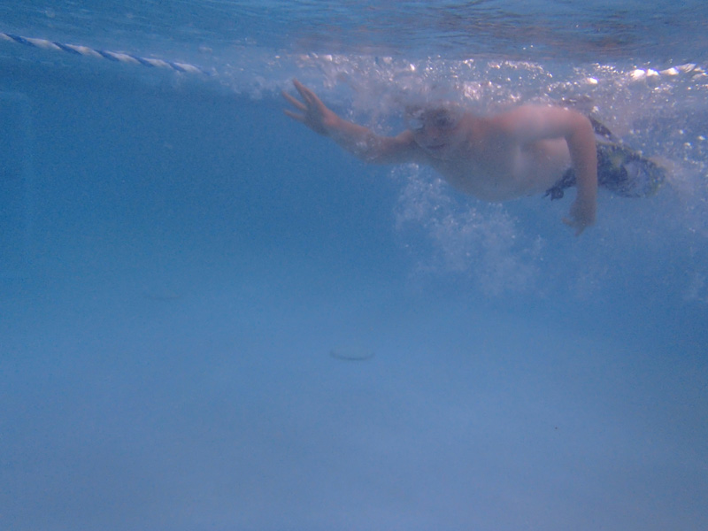 43-Kenny_swimming