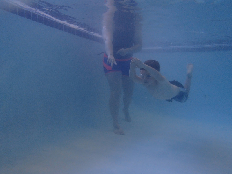 44-Kenny_swimming