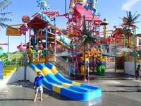 01-Kenny_ready_to_have_fun_at_Wet-n-Wild_kid_tower_area-time_to_test_the_new_waterproof_camera