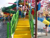 15-Kenny_having_a_lot_of_fun_in_kid_area-very_cool_water,Daddy_got_cold_eventhough_110_degree_outside