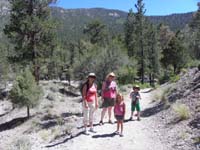 01-hiking_with_Darby,Zoe,Mommy,Kenny-Daddy_once_again_not_in_the_picture_since_he's_taking_the_picture