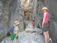 17-Zoe_and_Kenny_lead_the_way-gee_that's_hard-simply_go_up_canyon