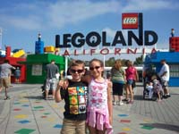 05-Sierra_and_Kenny_are_buddied_ready_to_enjoy_Legoland