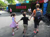 45-Sierra,Kenny,Mommy_holding_hands_to_first_ride_of_day-Sky_Cruiser