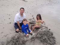 12-Daddy,Kenny,Sierra_digging_a_hole_in_the_sand