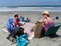 32-lunch_time_on_the_beach-well_deserved_after_two_hours_of_hard_play