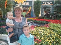 09-Wade,Grammy,Kenny_at_Bellagio_Conservatory