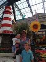 10-Wade,Grammy,Kenny_at_Bellagio_Conservatory