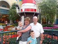 12-Wade,Grammy,Grandpa_Duke,Kenny_at_Bellagio_Conservatory