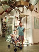 13-Wade_and_Kenny_at_World's_Largest_Chocolate_Fountain_in_Bellagio