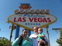 29-Savannah,Tommy,Wade_in_front_of_Las_Vegas_Sign