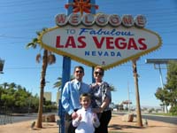 32-Daddy,Mommy,Kenny_in_front_of_Las_Vegas_Sign