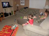 40-next_morning-Kenny_and_Mommy_watching_TV_and_Wade_eating