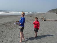 04-Mommy_and_Kenny_admire_the_pretty_beach_scenery