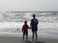 07-Kenny_and_Mommy_admiring_the_surf