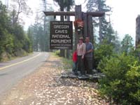 01-family_at_Oregon_Caves_National_Monument_sign-bad_smoke_from_nearby_forest_fires-very_bad_for_Mommy's_asthma