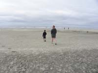 11-long_walk_to_beach-low_tide