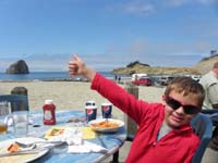 35-Kenny_gives_his_thumbs_up