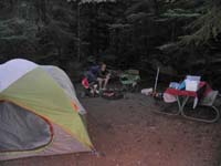 02-campsite_at_Cougar_Campground