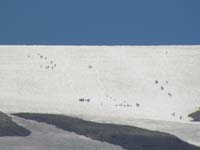 25-zoomed_view_of_mountain_climbing_groups