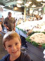 01-Kenny_at_Pike's_Place_Market-lots_of_fish